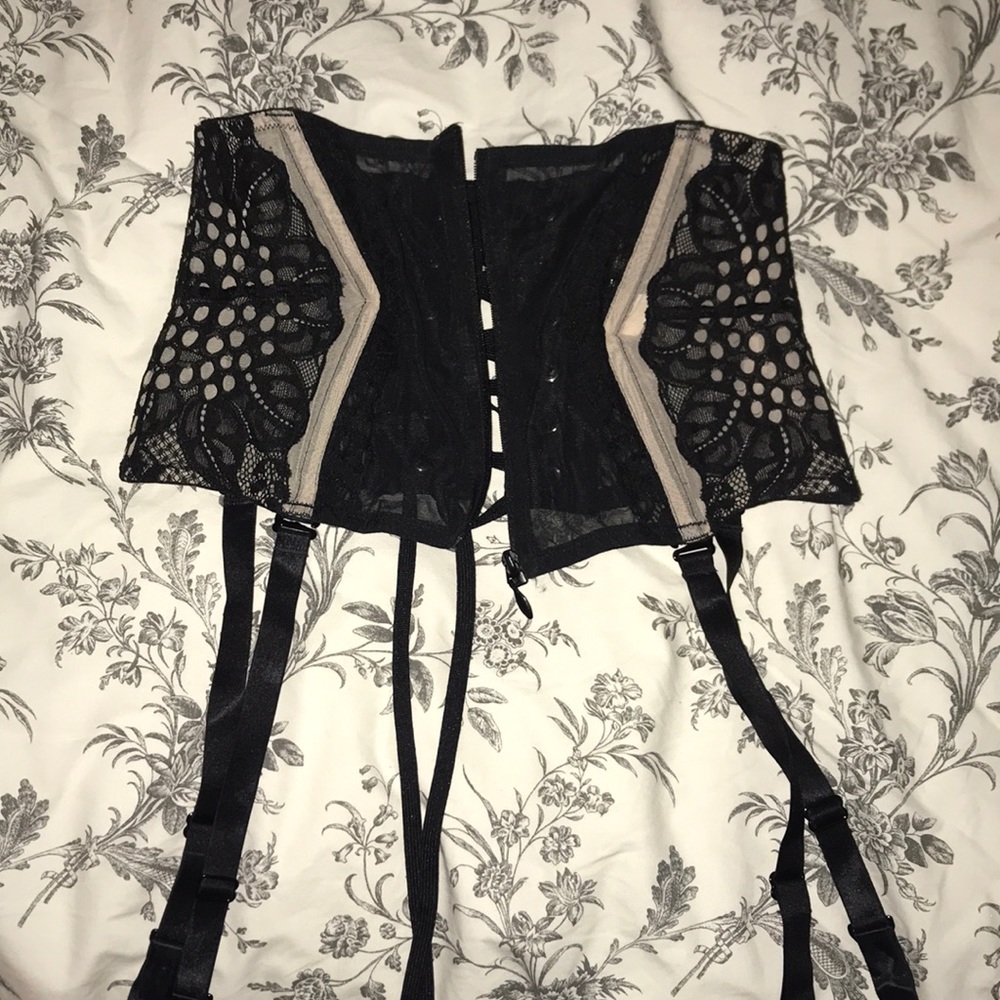 Garter belt